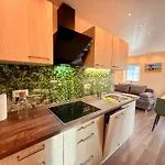 Ruheoase Sachsenbrunn Hochwertig Sanierte Ferienapartments Am Werratalradweg Apartman Eisfeld